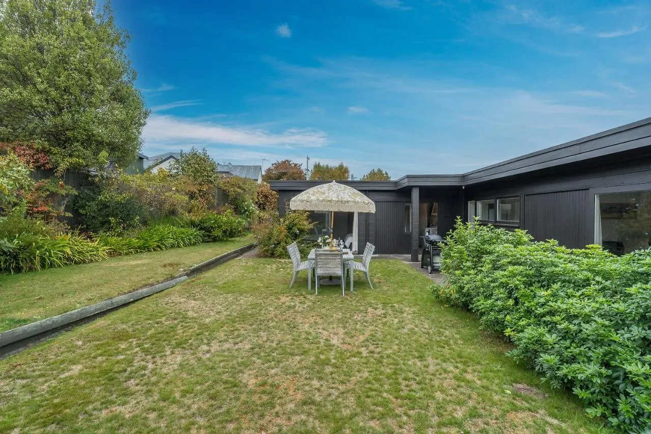 Henry'S Bach Villa Taupo New Zealand